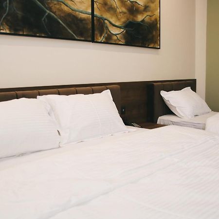Hotel Rozafa Suhareke Екстер'єр фото