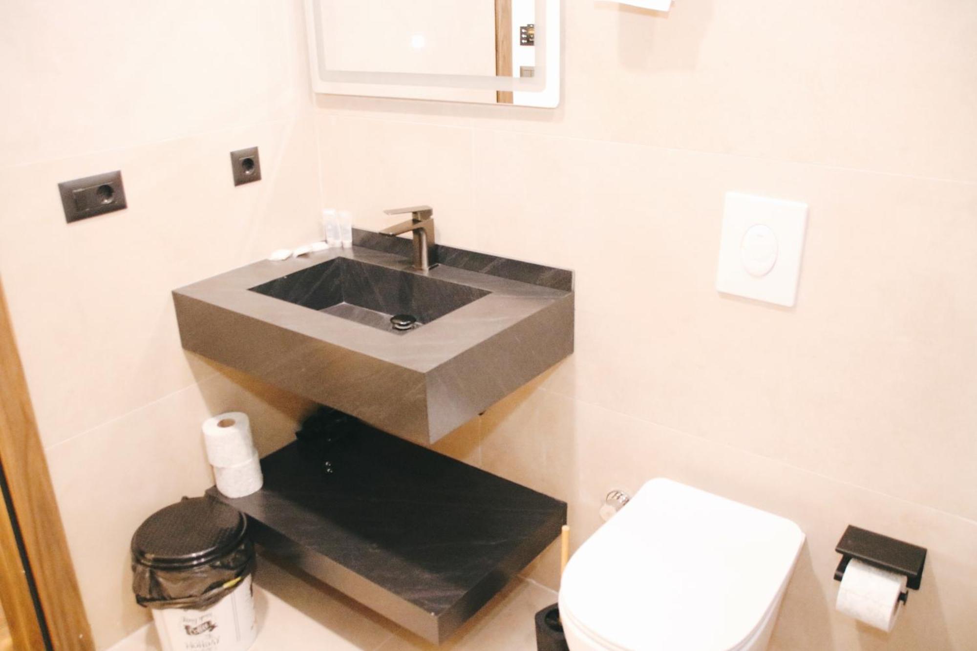 Hotel Rozafa Suhareke Екстер'єр фото