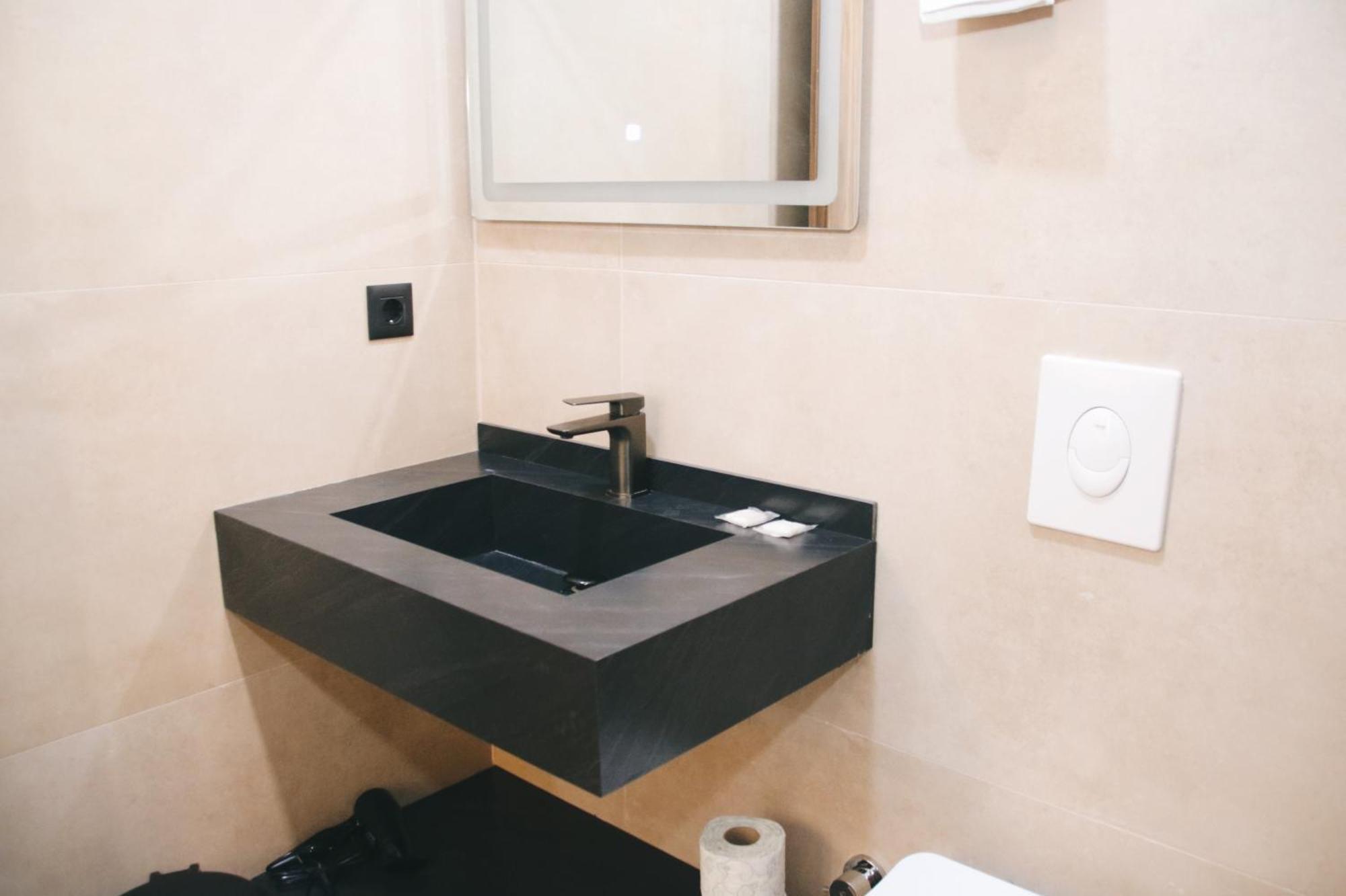 Hotel Rozafa Suhareke Екстер'єр фото