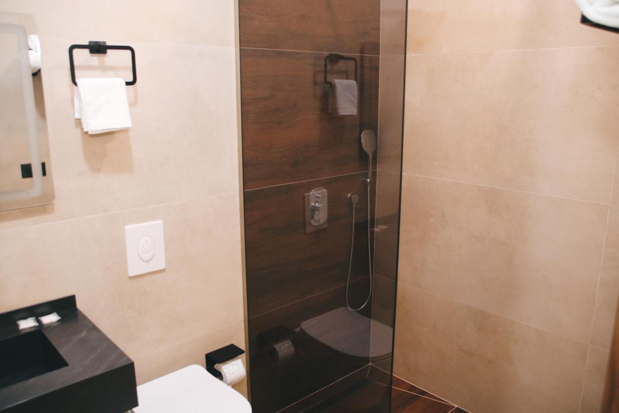 Hotel Rozafa Suhareke Екстер'єр фото