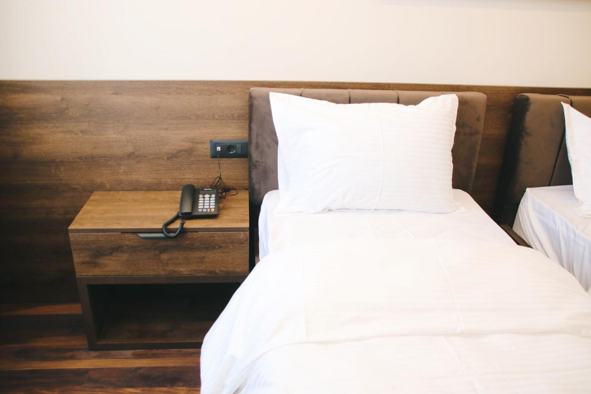 Hotel Rozafa Suhareke Екстер'єр фото